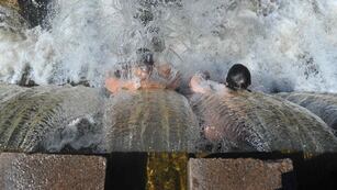 CALOR. Nada más refrescante que el agua de las Sierras. Miles de turistas ya disfrutan del verano (La Voz/Archivo).