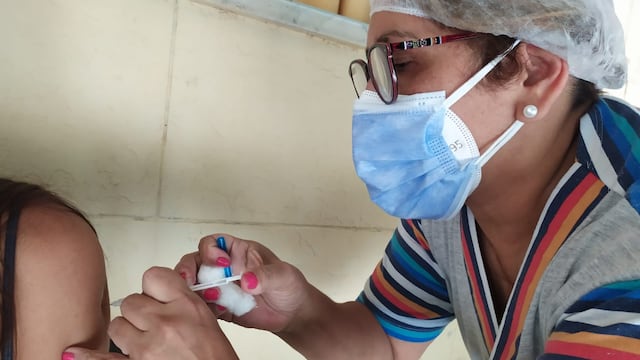 La campaña de inoculación comenzó a fines de diciembre y ya se aplicaron 1.082.052 dosis. (@minsaludsantafe)