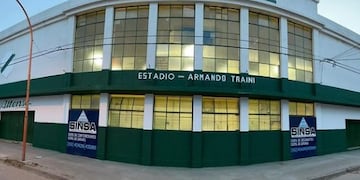 Frente del estadio Armando Traini del club Altense.