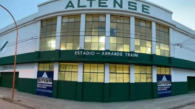 Frente del estadio Armando Traini del club Altense.