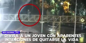 Gracias a las cámaras de videovigilancia, evitaron que joven se quitara la vida.