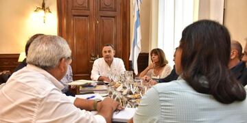 Trabajadores docentes exigen recomposición salarial y otros ajustes para el inicio del ciclo lectivo.