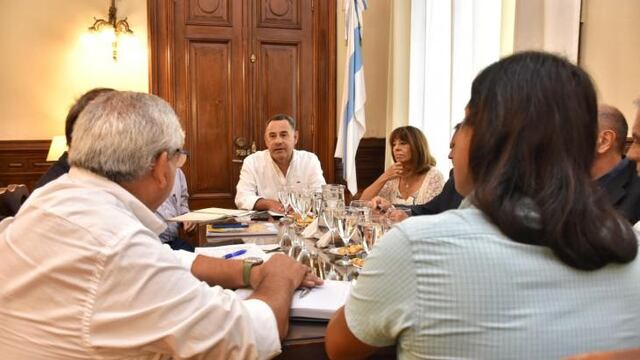 Trabajadores docentes exigen recomposición salarial y otros ajustes para el inicio del ciclo lectivo.