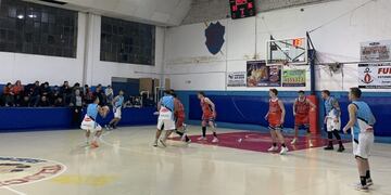 Ateneo ganó su primer partido como local en el Clausura. Derrotó a Velocidad como visitante.