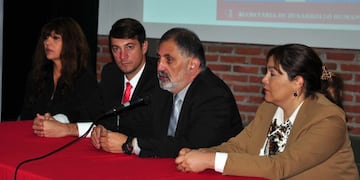 El intendente Raúl Jorge presidió la presentación del proyecto "Inglés en la primera infancia" que implementará el municipio en los CDI capitalinos.