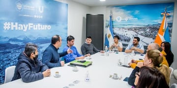 La Municipalidad de Ushuaia y el sector del remis fijaron una agenda de trabajo en conjunto