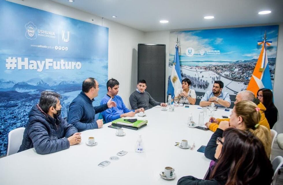 La Municipalidad de Ushuaia y el sector del remis fijaron una agenda de trabajo en conjunto