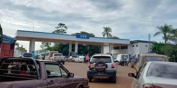 Hasta 7 horas de espera para cargar combustible en Iguazú y zonas aledañas.