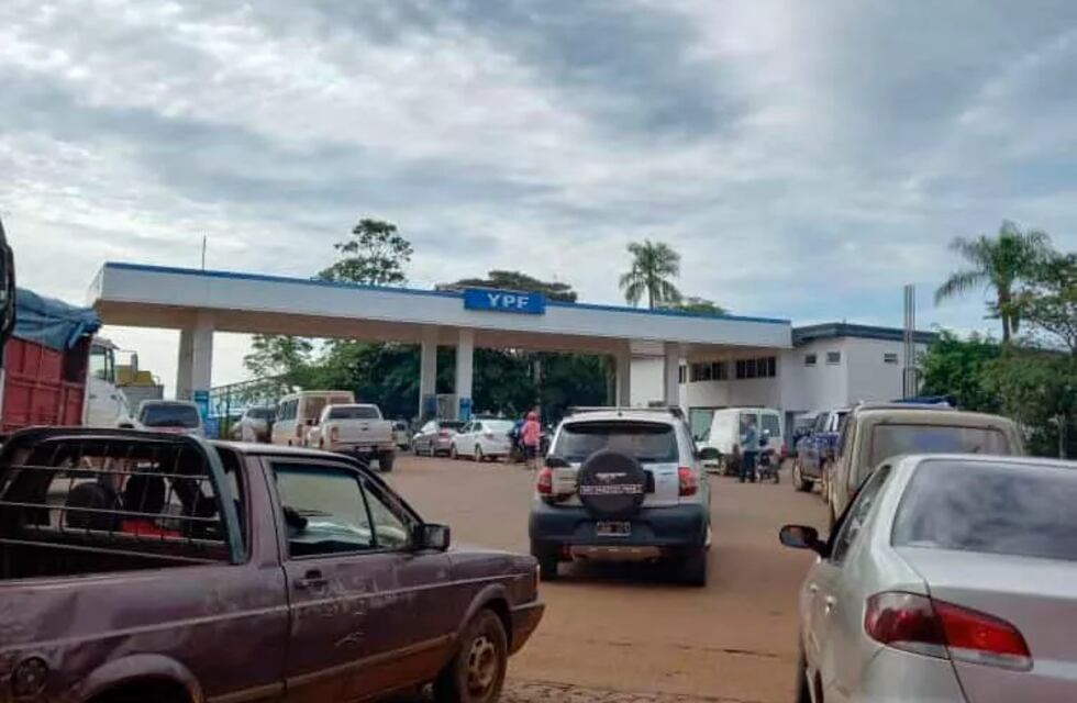 Hasta 7 horas de espera para cargar combustible en Iguazú y zonas aledañas