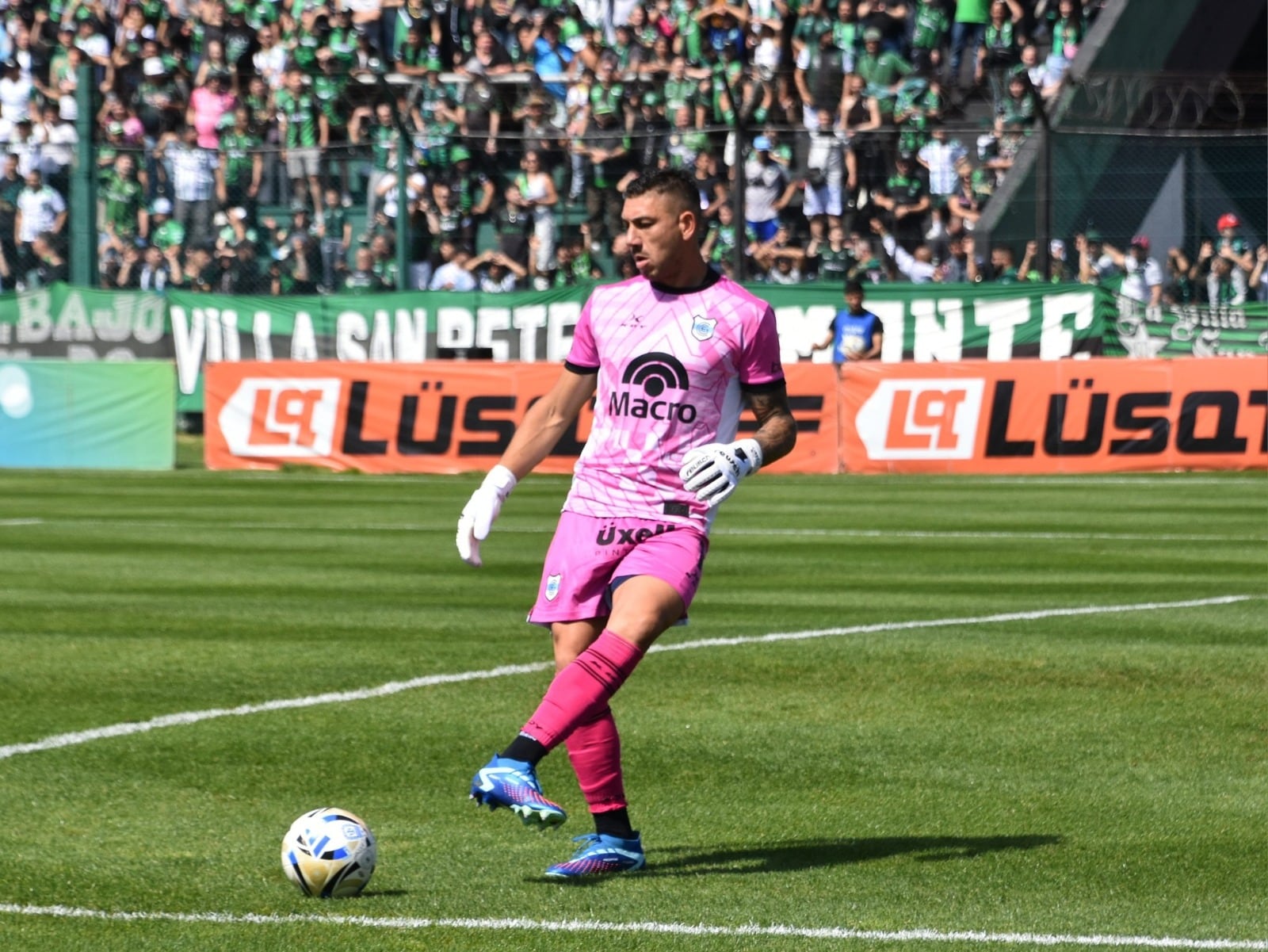 Aunque Milton Álvarez tuvo poco trabajo, el gol en el final golpeó y duro a Gimnasia y Esgrima de Jujuy: Leonel Ortiz marcó a los 95 minutos y le dio el triunfo a Nueva Chicago.
