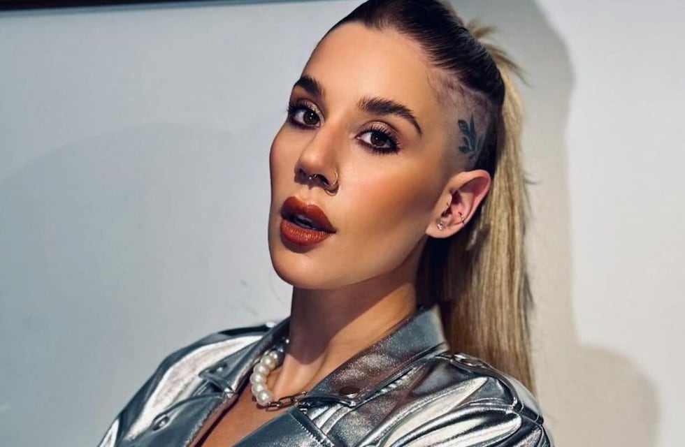 La Tora de Gran Hermano lució un espectacular vestido plateado con un escote impactante
