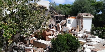 Los daños tras el incendio de la casa en Charbonier. (Policía)