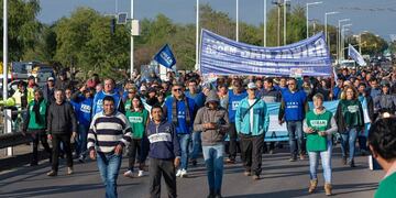La Federación de Sindicatos de Trabajadores Municipales (Festram) de Santa Fe organizó cortes de ruta en el marco de un paro por 24 horas.