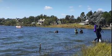 El muchacho es buscado en aguas de Los Espinillos (foto, Resumen de la Región).