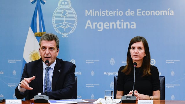 Sergio Massa junto a la titular del Anses, Fernanda Raverta.