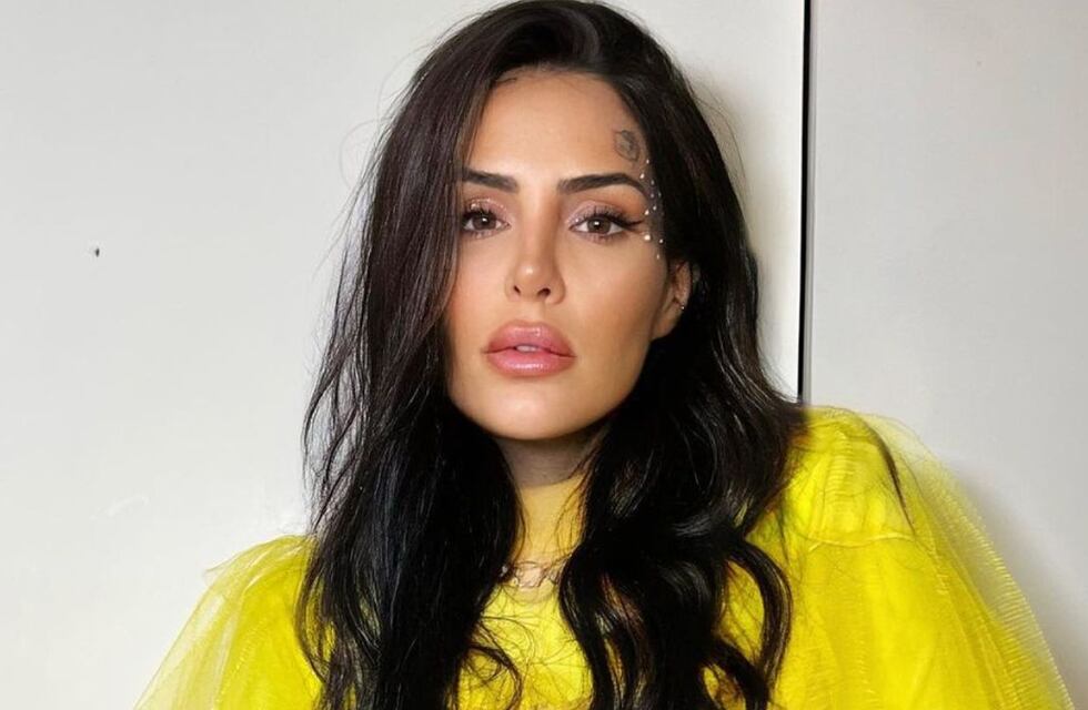 De frente al espejo, Cande Tinelli posó en lencería blanca y levantó la temperatura en las redes: “Extrañaba mostrar mi piel”