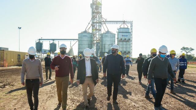 Las mejoras permitirán, consecuentemente, duplicar la capacidad de descarga de camiones, reducir significativamente los tiempos y costos del flete, incorporar la posibilidad de secado de granos en la planta y aumentar el volumen de acondicionamiento y almacenaje.