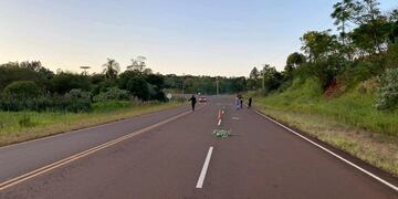 Atropelló a una mujer con su moto y huyó: la víctima falleció