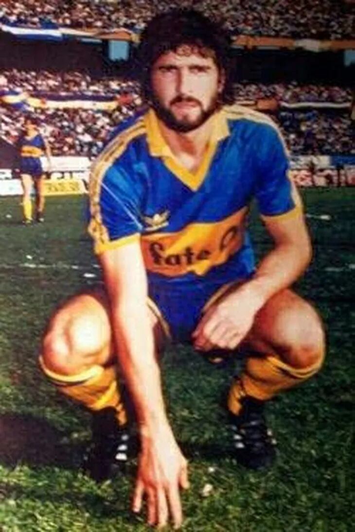 Su carrera como futbolista incluyó una amistad con Diego Maradona y una década de experiencia en el fútbol mexicano.