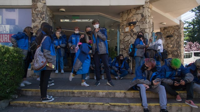 Tiraron a un egresado de un segundo piso de un hotel en Bariloche - Foto: Marcelo Martinez