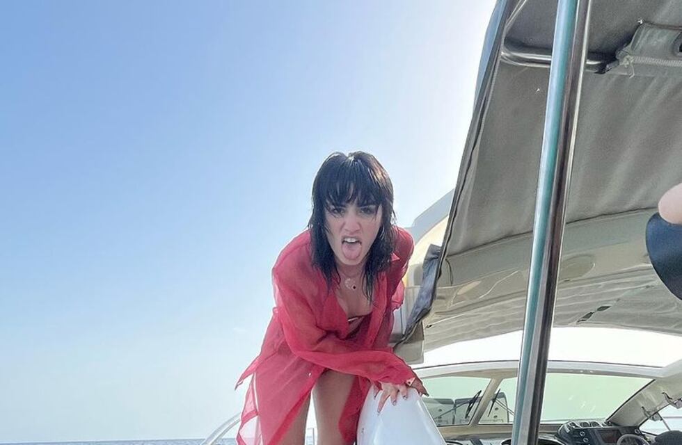 Lali Espósito hizo el challenge de “N5″ en un bikini rojo y desde la playa conquistó TikTok
