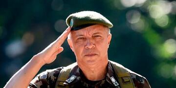 Lula da Silva destituyó a Júlio César de Arruda, comandante del Ejército de Brasil.