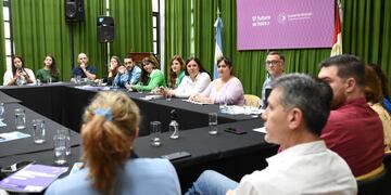 Mesa de trabajo para abordar las Políticas de cuidado en entornos laborales