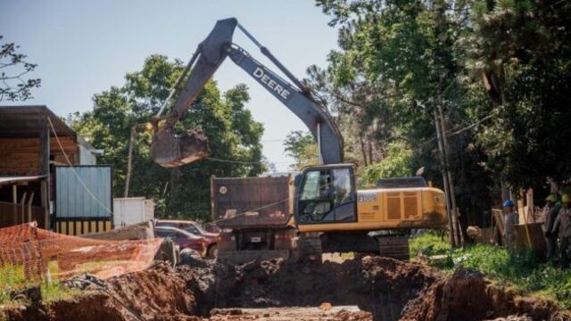 Avanzan las obras de saneamiento en el arroyo Las Dolores de Posadas.