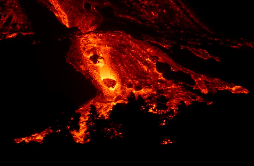 El volcán La Palma arroja un “tsunami” de lava tras un segundo sismo que sacudió a la isla