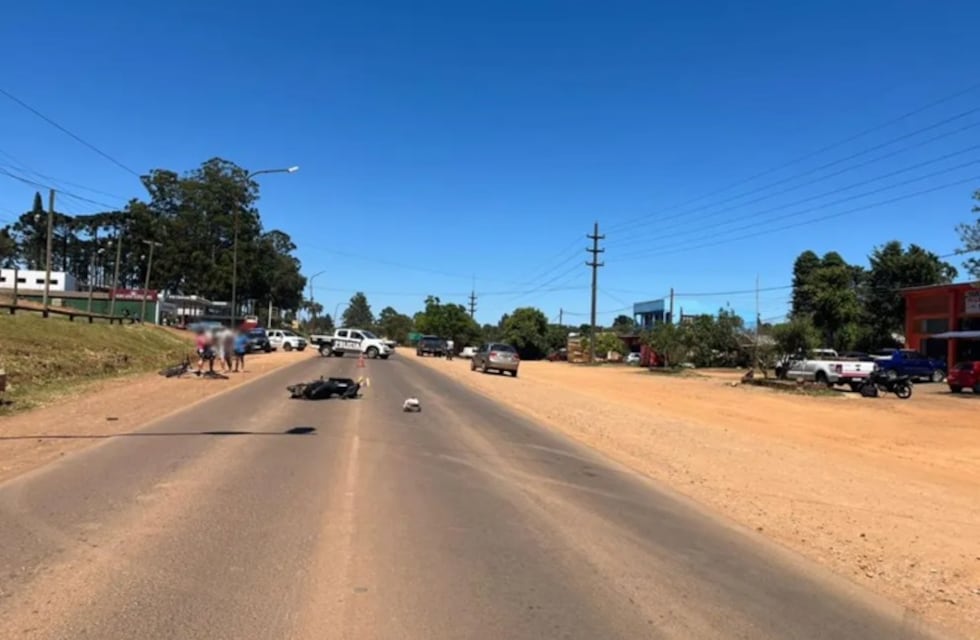 Dos jóvenes resultaron heridos en un choque entre moto y bicicleta en Bernardo de Irigoyen