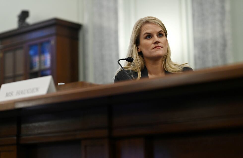 Una informante clave declaró ante el Senado de EEUU: “Los productos de Facebook perjudican a los niños”