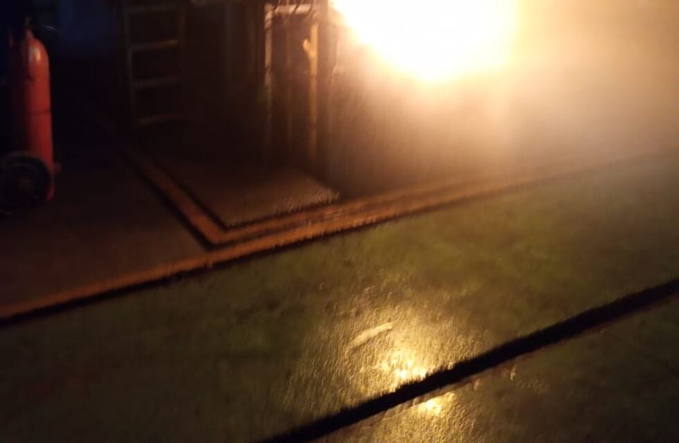 Bomberos intervinieron en el incendio de una industria