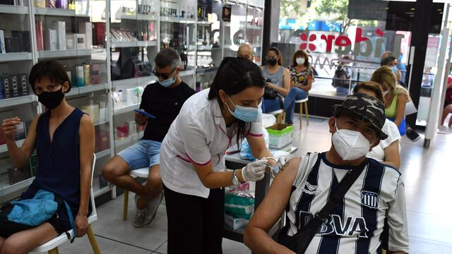 Más de un centenar de farmacias vacunarán contra el Covid-19 tanto en la capital provincial como en el interior. (Laura Lescano)