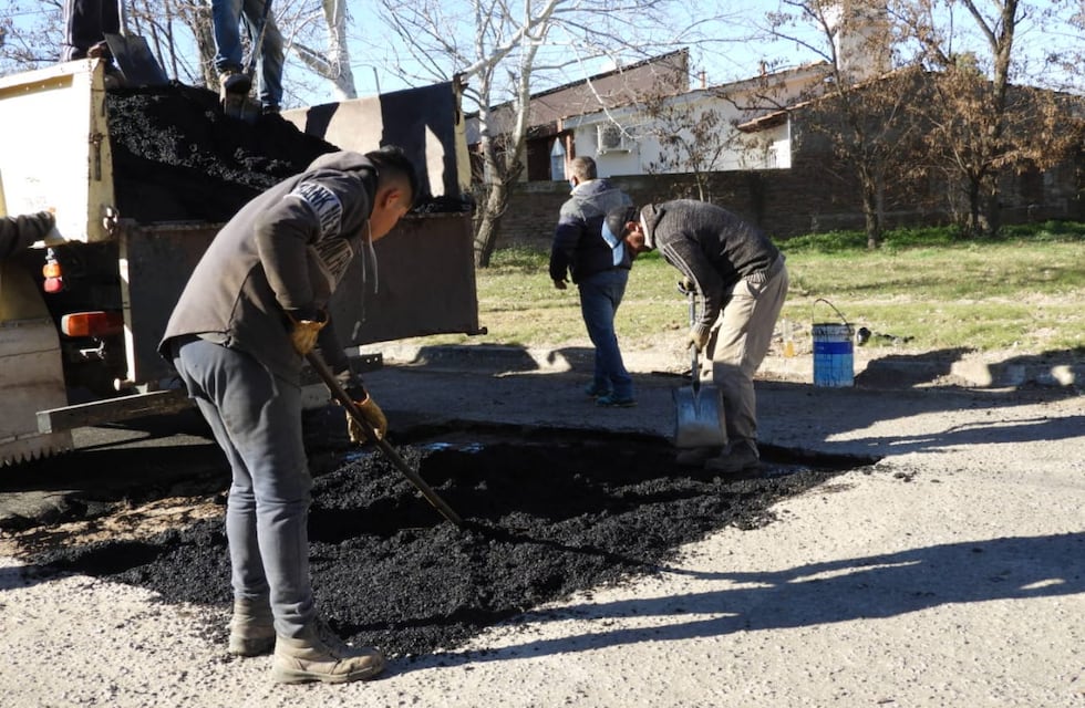 Trabajos de bacheo en diferentes puntos de la ciudad