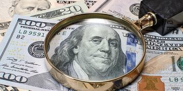 Cómo identificar dólares falsos de forma rápida y sencilla.