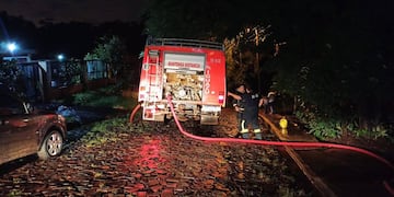 Los Bomberos Voluntarios de Puerto Iguazú extinguieron el fuego