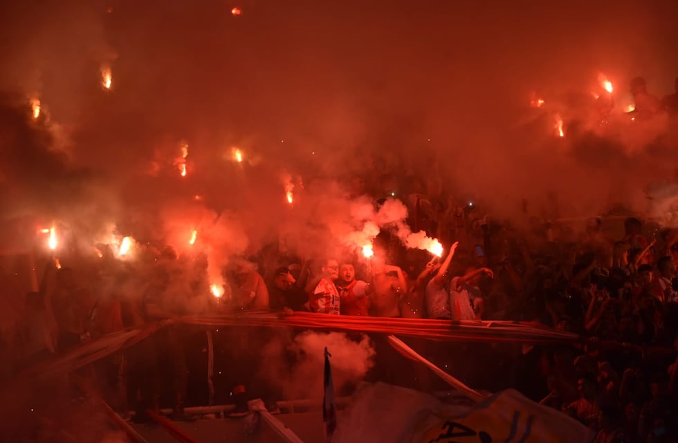Videos: Instituto-Belgrano, show de las hinchadas y el infierno Albirrojo que interrumpió el juego