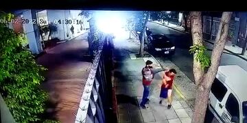 El momento previo a que el asesino lo apuñale 14 veces a su víctima.