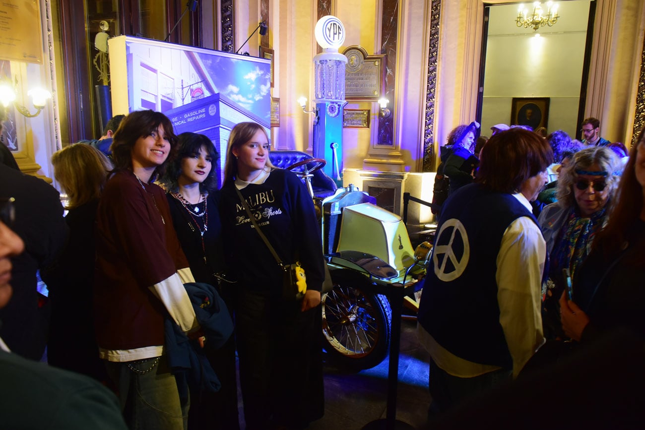 La ciudad de Córdoba celebró una nueva edición de La Noche de los Museos. Los principales espacios culturales abrieron sus puertas de manera gratuita con actividades que convocaron a miles de visitantes.  (Nicolás Bravo / La Voz)