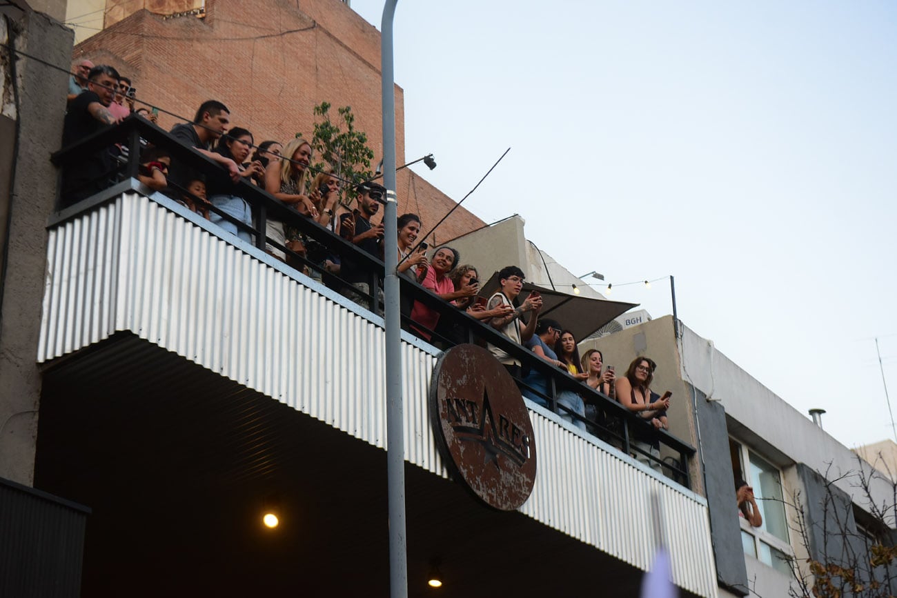 El presidente Javier Milei encabezó en Córdoba la Marcha de la Gratitud, acompañado por su hermana Karina y los diputados Gabriel Bornoroni y Gonzalo Roca. (Nicolás Bravo / La Voz)
