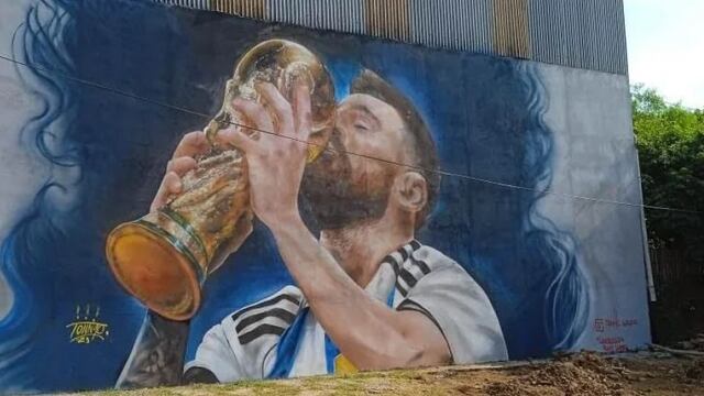 Puerto Esperanza brindó homenaje a Messi con un increíble mural.