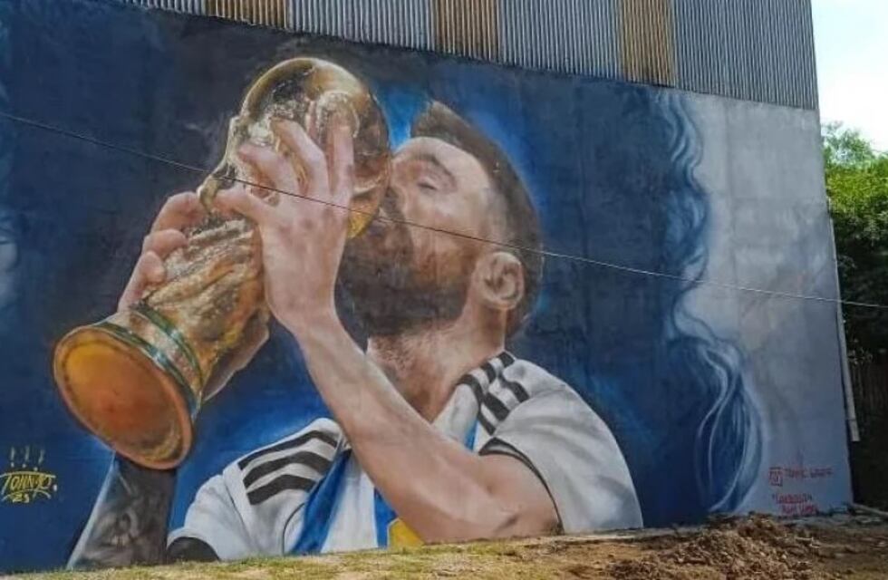 Puerto Esperanza brindó homenaje a Messi con un increíble mural