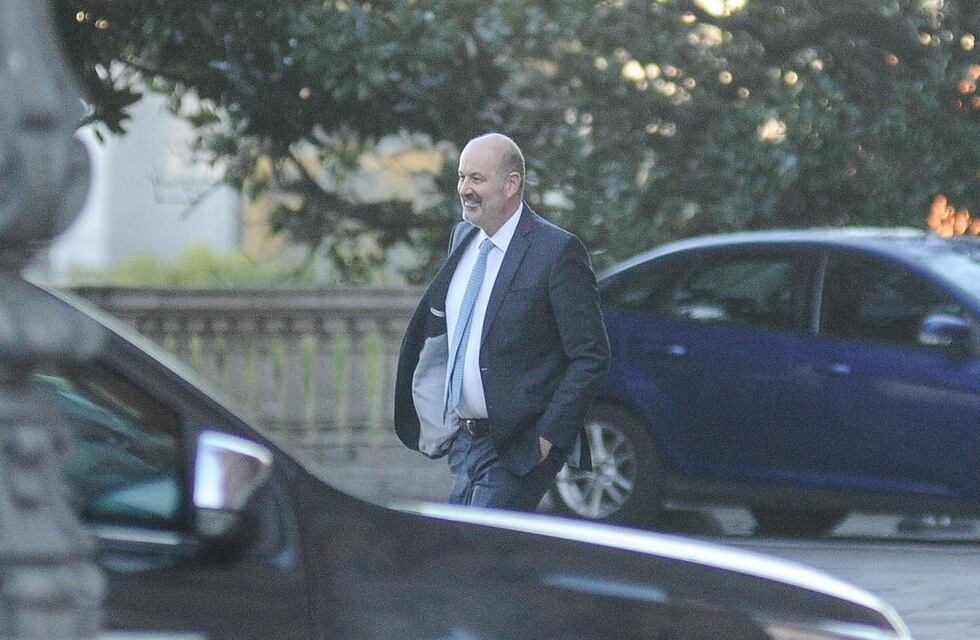 Sturzenegger se prepara para presentar la “ley hojarasca” y profundizar la “motosierra” en el Estado