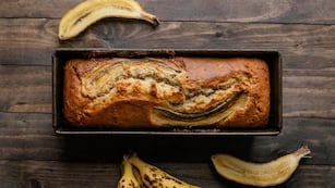 Cómo se hace la receta de budín de banana que Juliana Awada desayuna antes de ir al gimnasio.