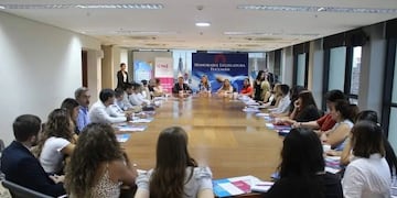 Del encuentro participaron funcionarias y funcionarios del ámbito local y también nacional.