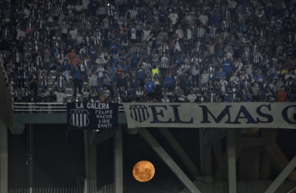 Los hinchas de Talleres también juegan la triple competencia: el gran recibimiento en el Kempes