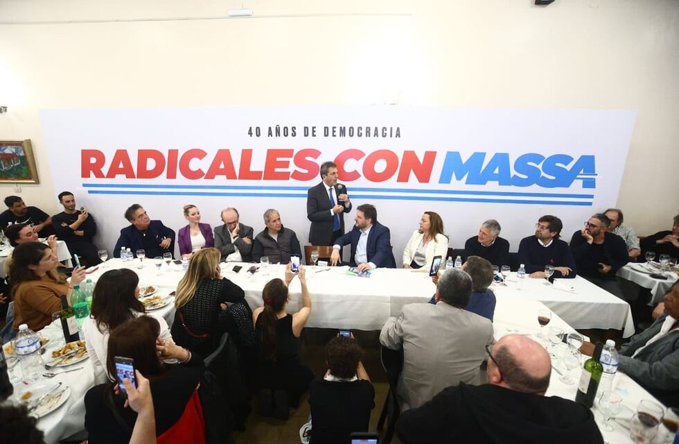 “Sergio Massa presidente de la mano de Alfonsín”: el canto con el que radicales apoyan al candidato en el balotaje