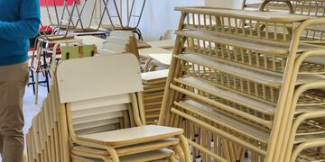 Tres escuelas de Coronel Rosales recibieron mobiliario escolar desde la provincia de Buenos Aires.