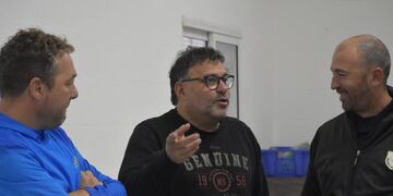 Ricardo Pancaldo, junto con la dirigencia de Atlético de Rafaela