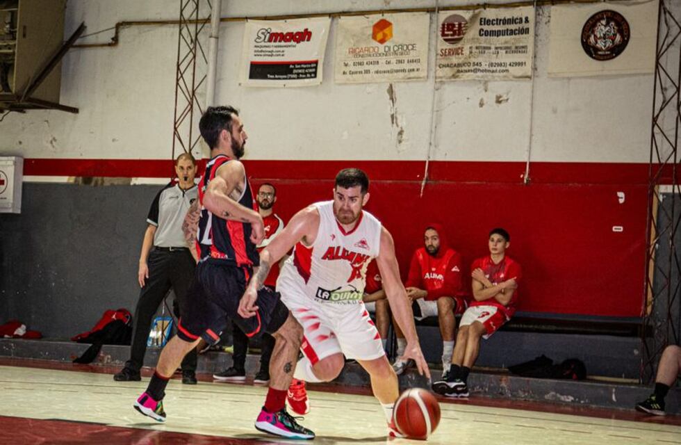 Torneo Oficial de Básquet: triunfos de Quilmes, Blanco y Negro, Sarmiento y  Alumni
